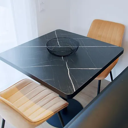 Yuva Homes -2 Zimmer-s-bahn Muc-parkplatz *