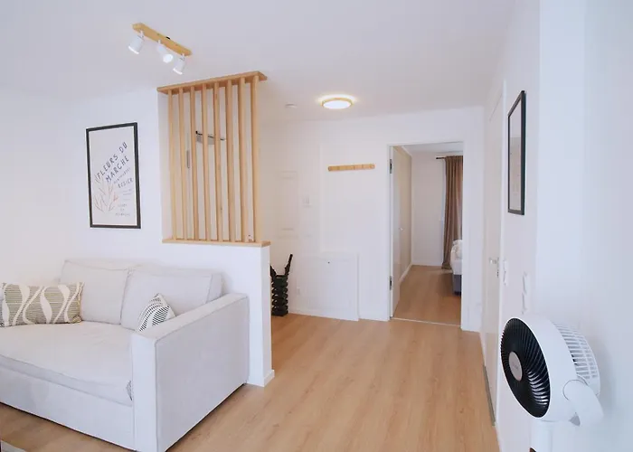 Yuva Homes -2 Zimmer-s-bahn Muc-parkplatz ゲルテンドルフ